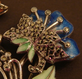 Art Nouveau large antique sterling silver brooch detail